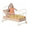 Petit lit à roulettes pour bébé souris/lapin (micro)